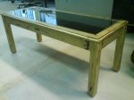 restaurierter Tisch mit goldenem Antik-Look